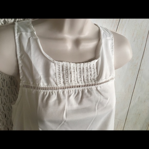 White Round Neck Sleeveless Pullover Loose Blouse - Picture 7 of 7